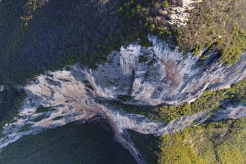 险峻瞿塘赤甲峰（王正坤摄）