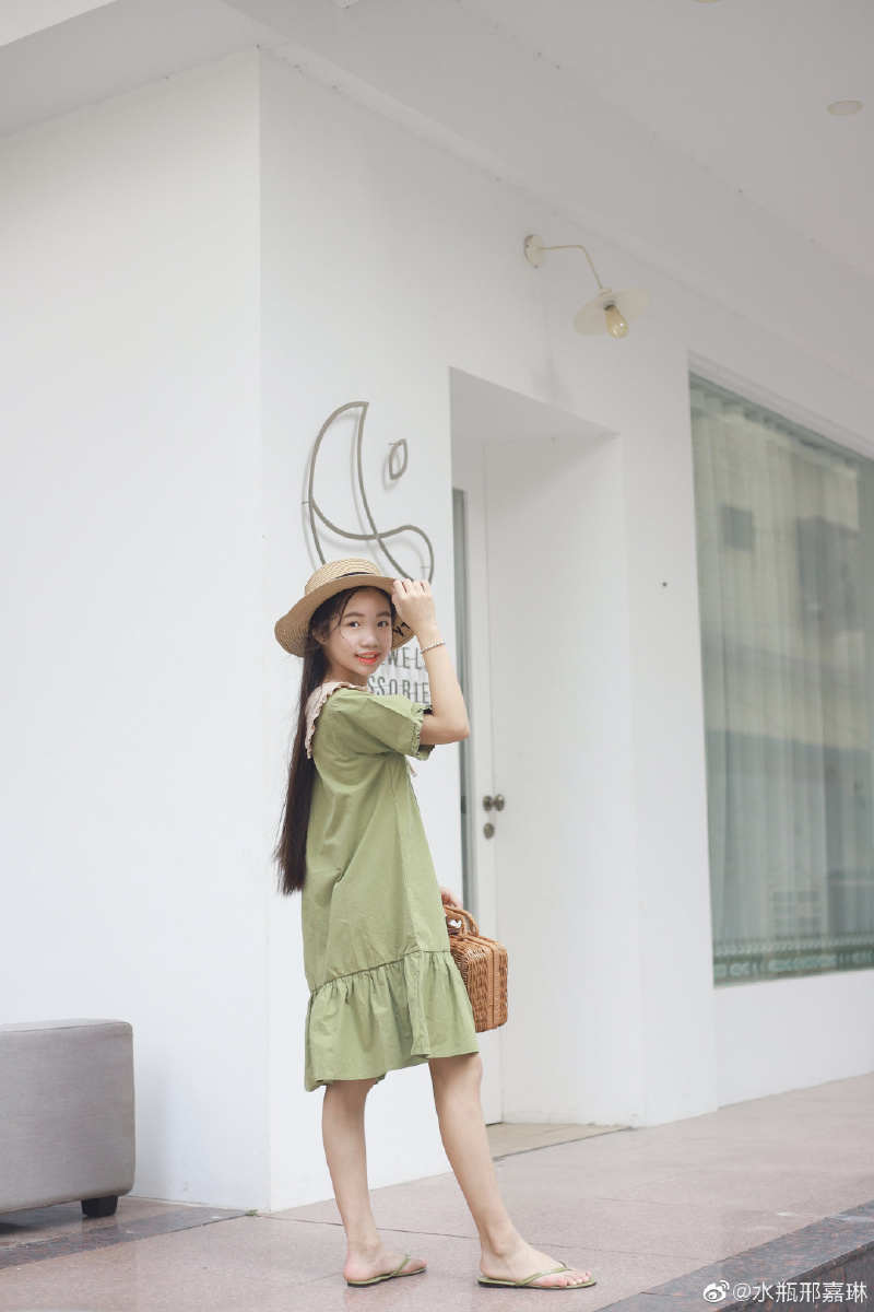 后面是我和我闺蜜的表演