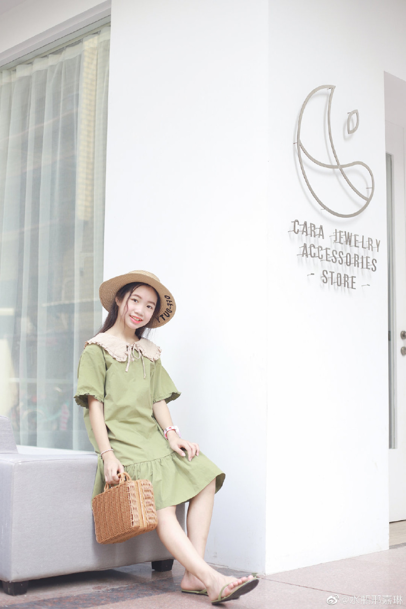 后面是我和我闺蜜的表演