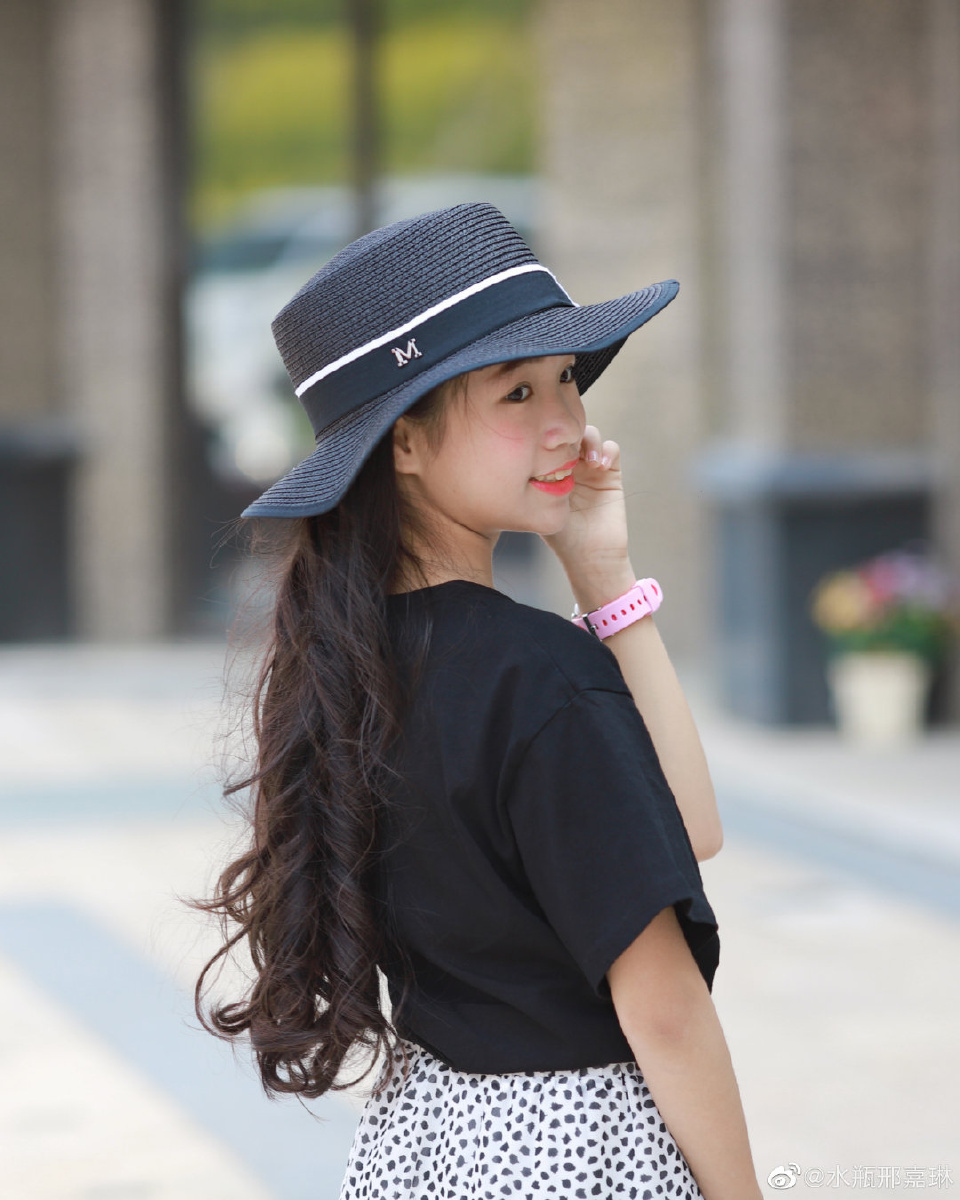 后面是我和我闺蜜的表演