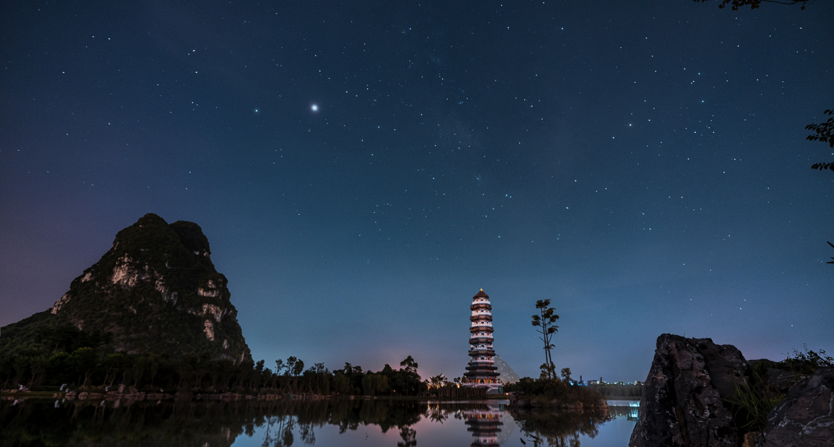 岜公塘湿地公园星空公园靠近城市光污染较严重只能拍到一些较亮的星星