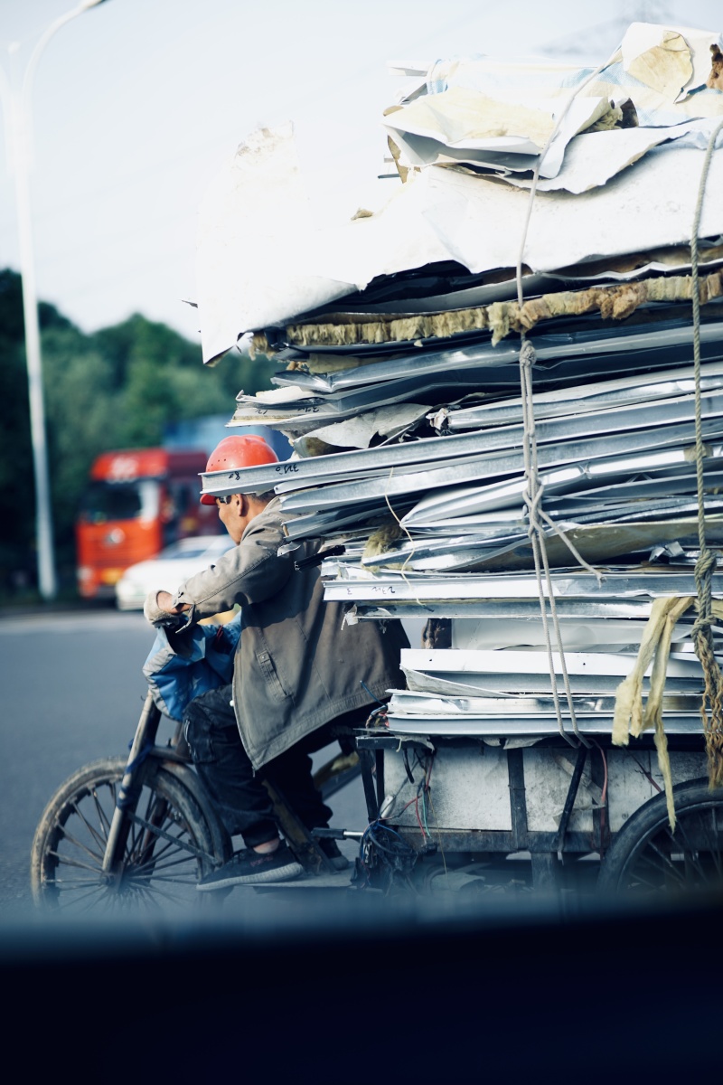 成年人都是负重前行