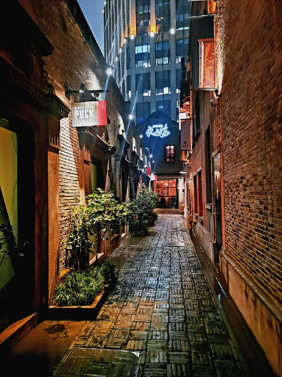 上海新天地里的古巷别走一番味道现代与过去的和谐与安宁