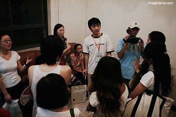 十二个人拼出来的_039