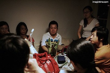 十二个人拼出来的_050