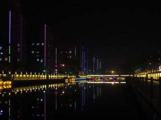 464030