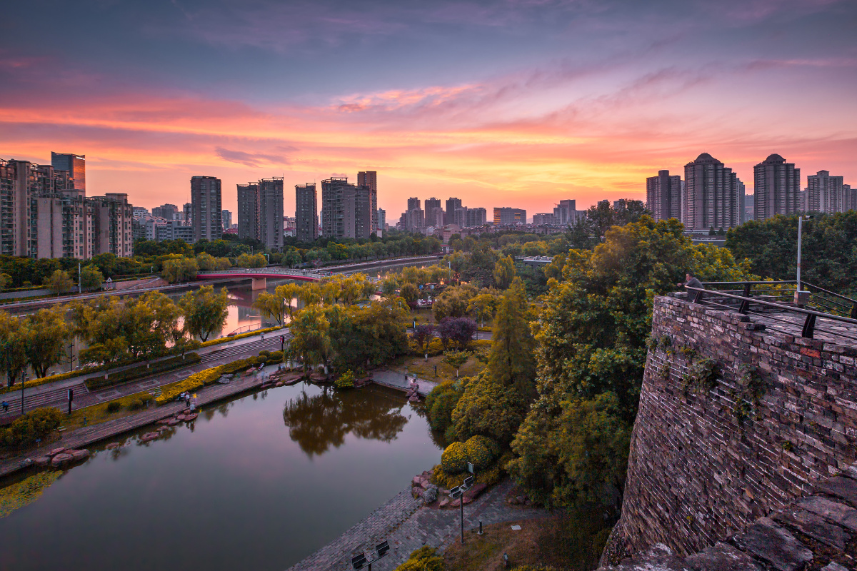 夕阳下的石头城