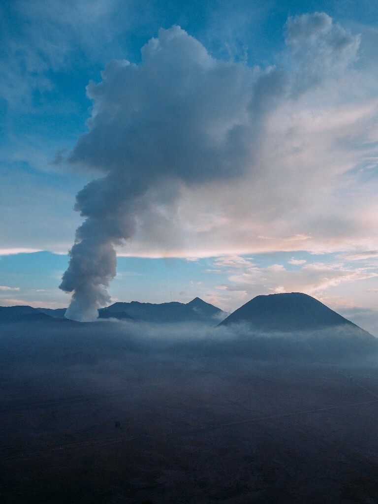 布罗默火山