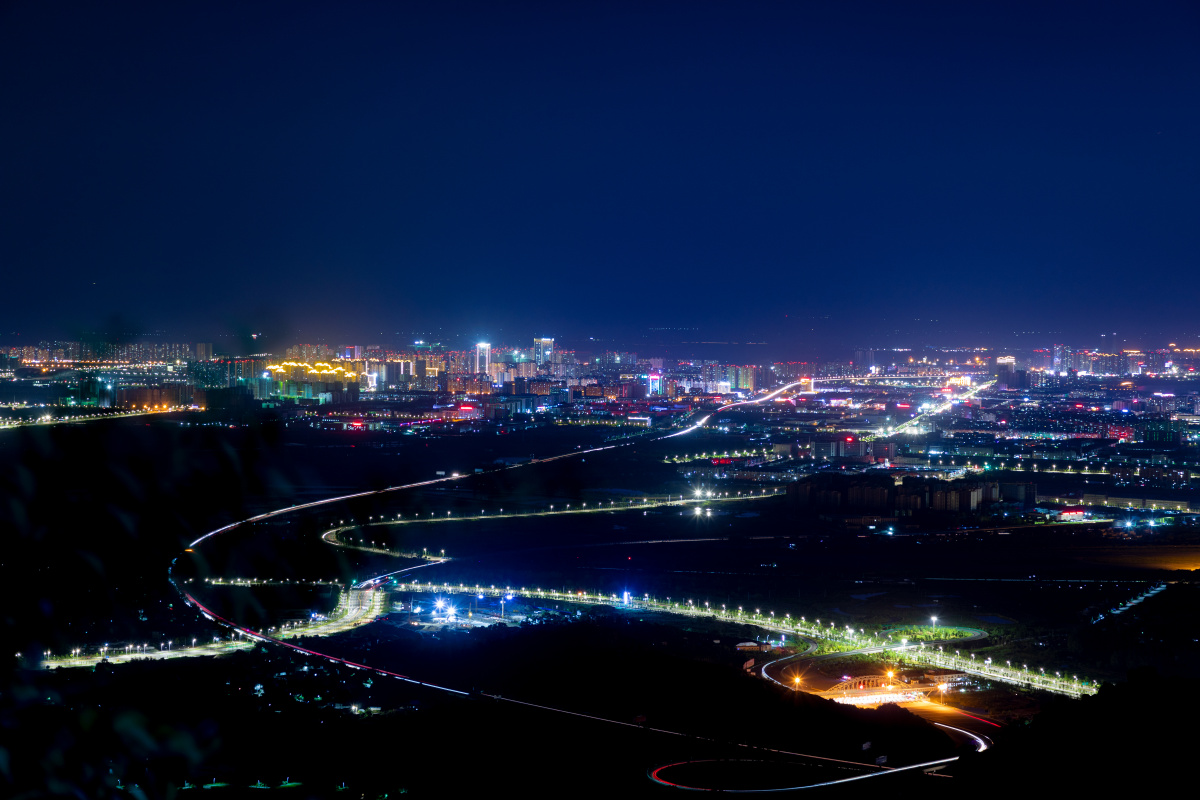 城市夜景夜幕下的安庆城拍摄于安庆大龙山日照峰