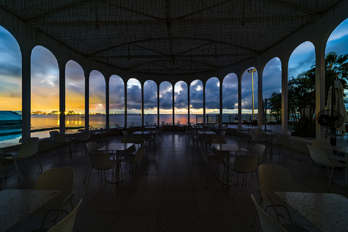 海边咖啡屋晨曦