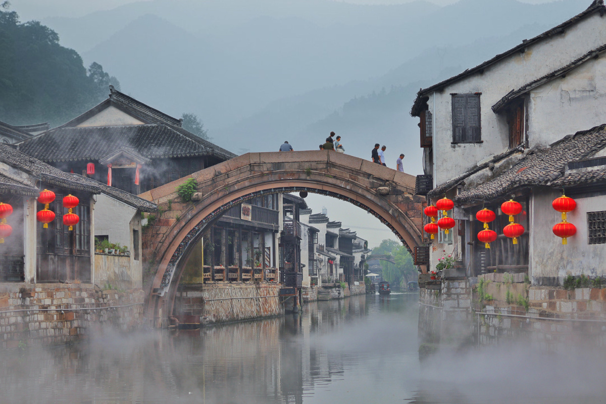 清晨的南浔古镇通津桥