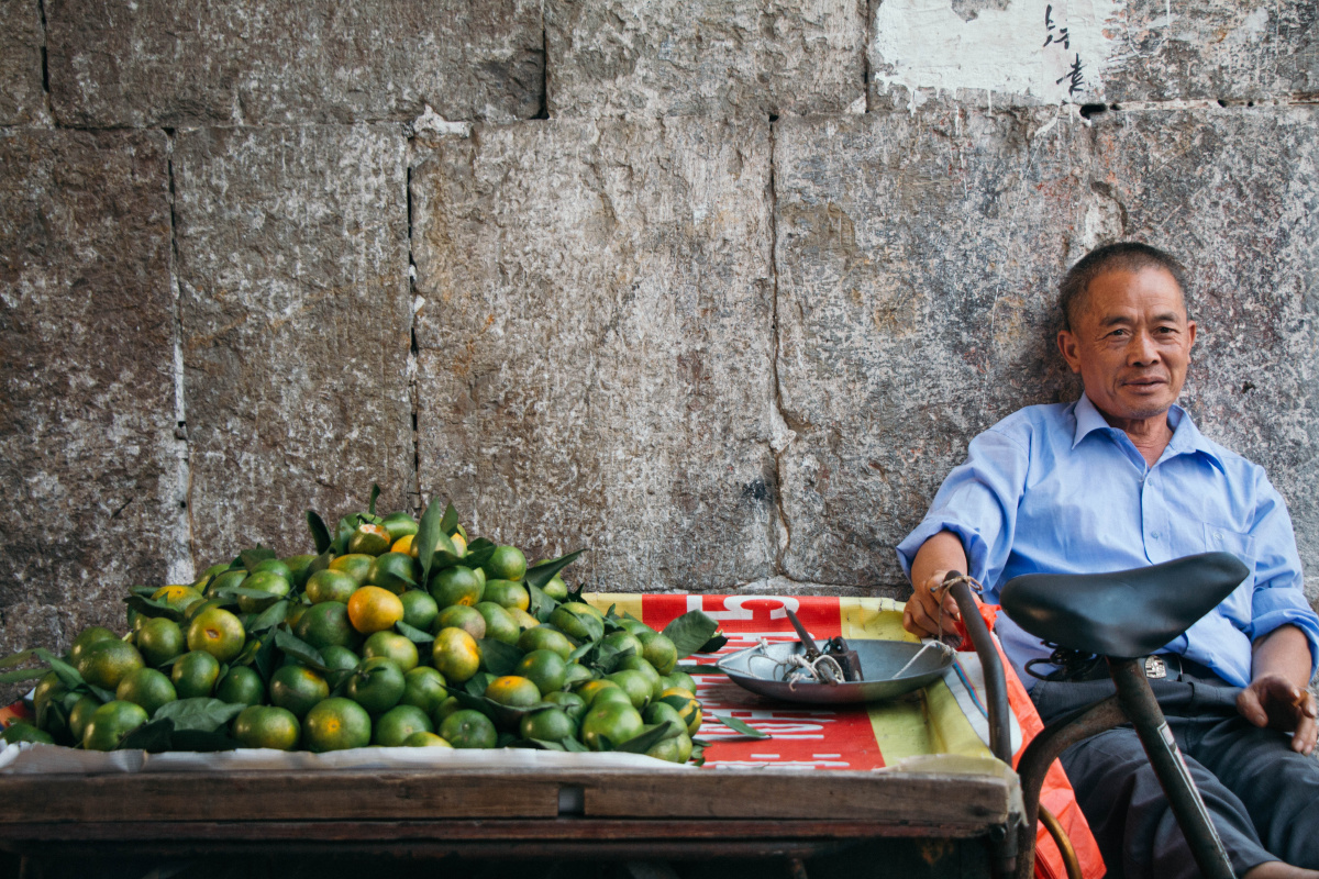 寻常巷陌擦肩而过
