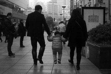 2016年1月9日10：50，南京路一家三口