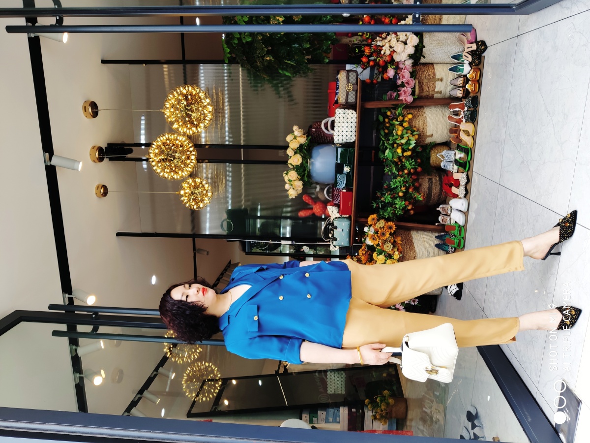 巩义市东区锦里路九畹花旗舰店经典美衣