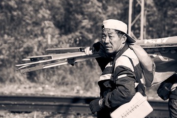 48028