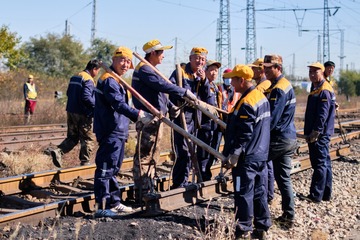 47013