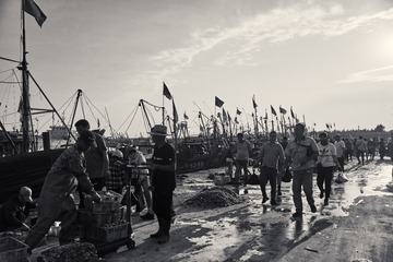 18705