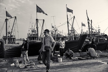 18706