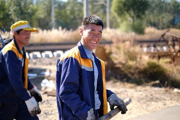 47069
