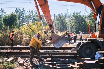 47001