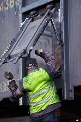 83176
