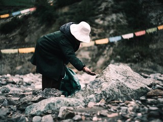 001