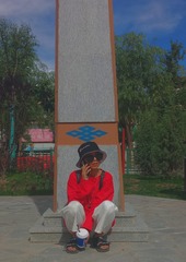 375893