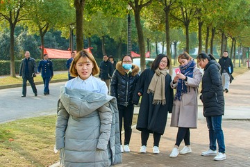 被抓拍的女孩
