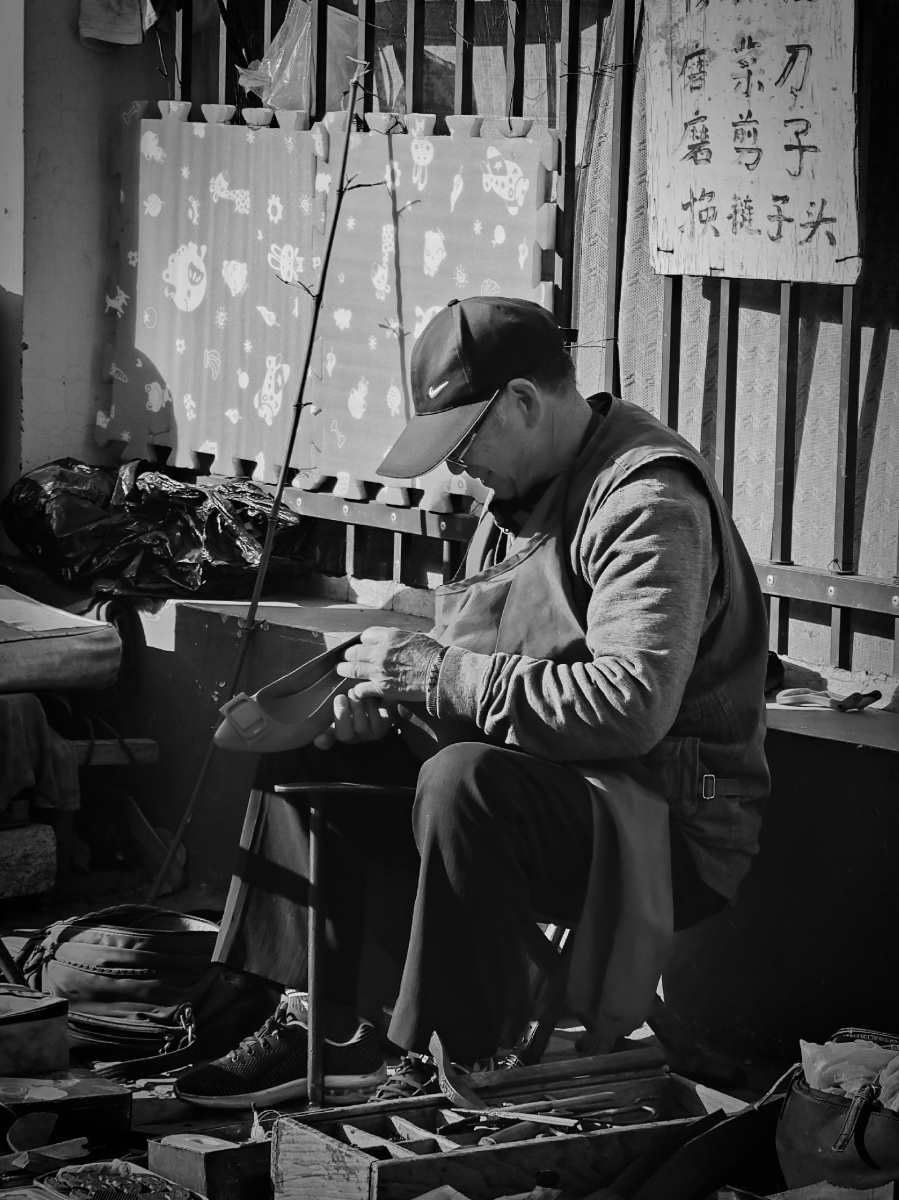 修鞋老人