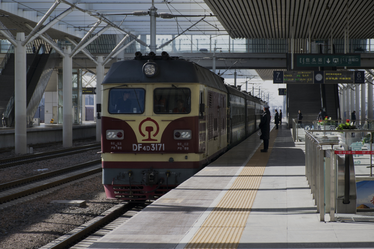 从白云鄂博开来