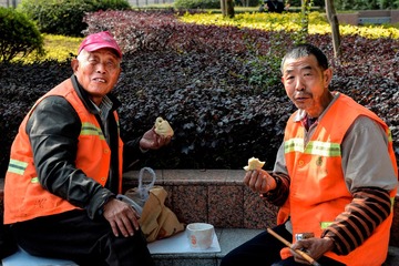 《快乐的午餐》——林文珍。说明：