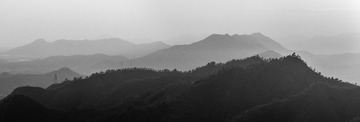 黑白山峦