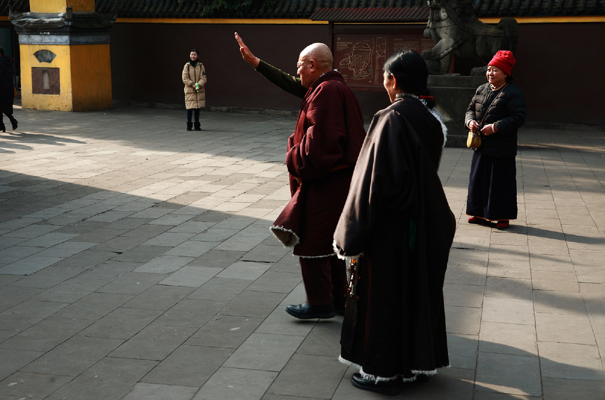 新都宝光寺门前摸福字陆汝煌关注