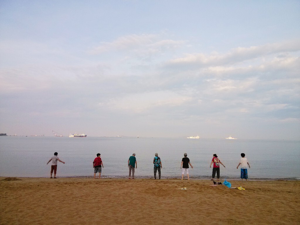 面朝大海，筋骨活动开来。