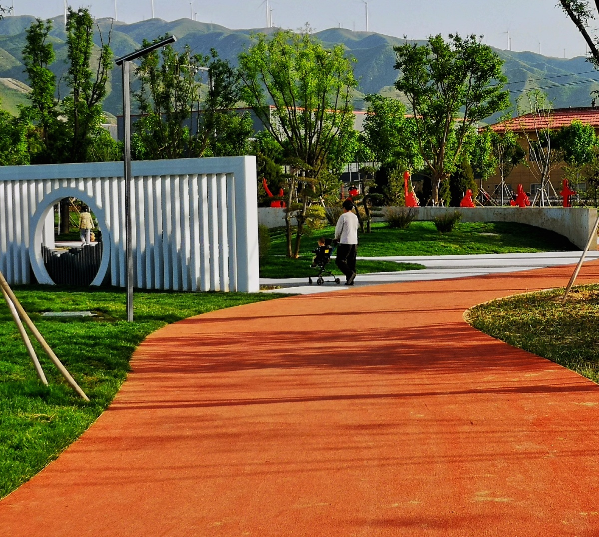 运城南山运动公园位于盐湖区东郭镇