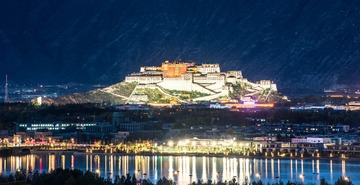 布达拉宫夜景