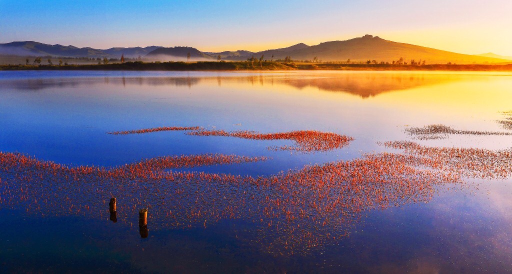 湖畔晨曦