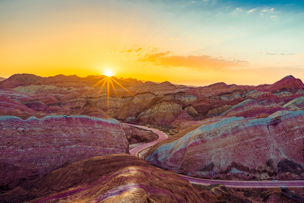 日出张掖七彩丹霞