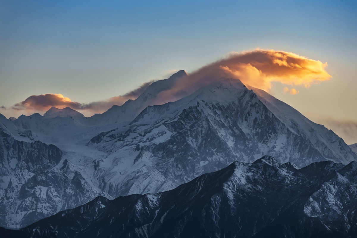 日落下的贡嘎雪山!