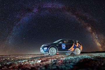 行走在星空下