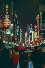骑楼的雨夜