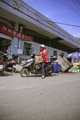 红衣女