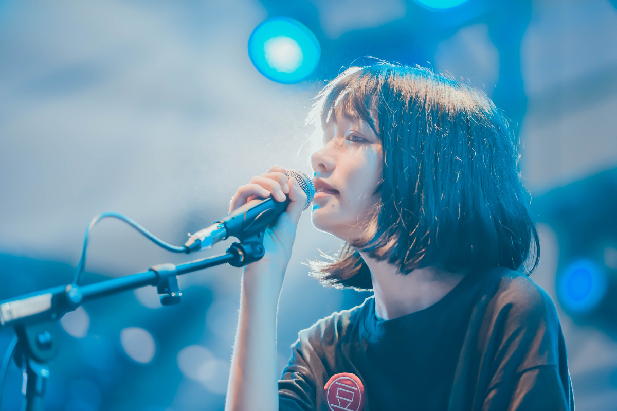 房东的猫安静唱歌的妹纸