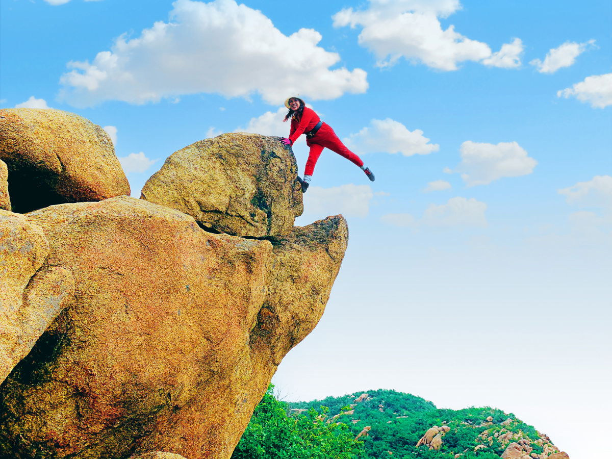 不管多险峻的高山总会给勇敢的人留下一条攀登的路只要你肯迈步路就在