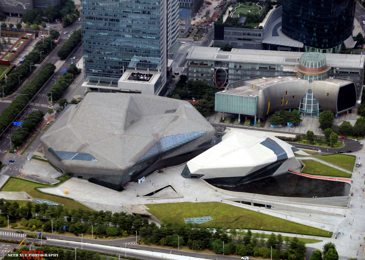 【珠水灵石】   俯瞰广州大剧院,宛如一灰一白两块被珠江水冲刷过的