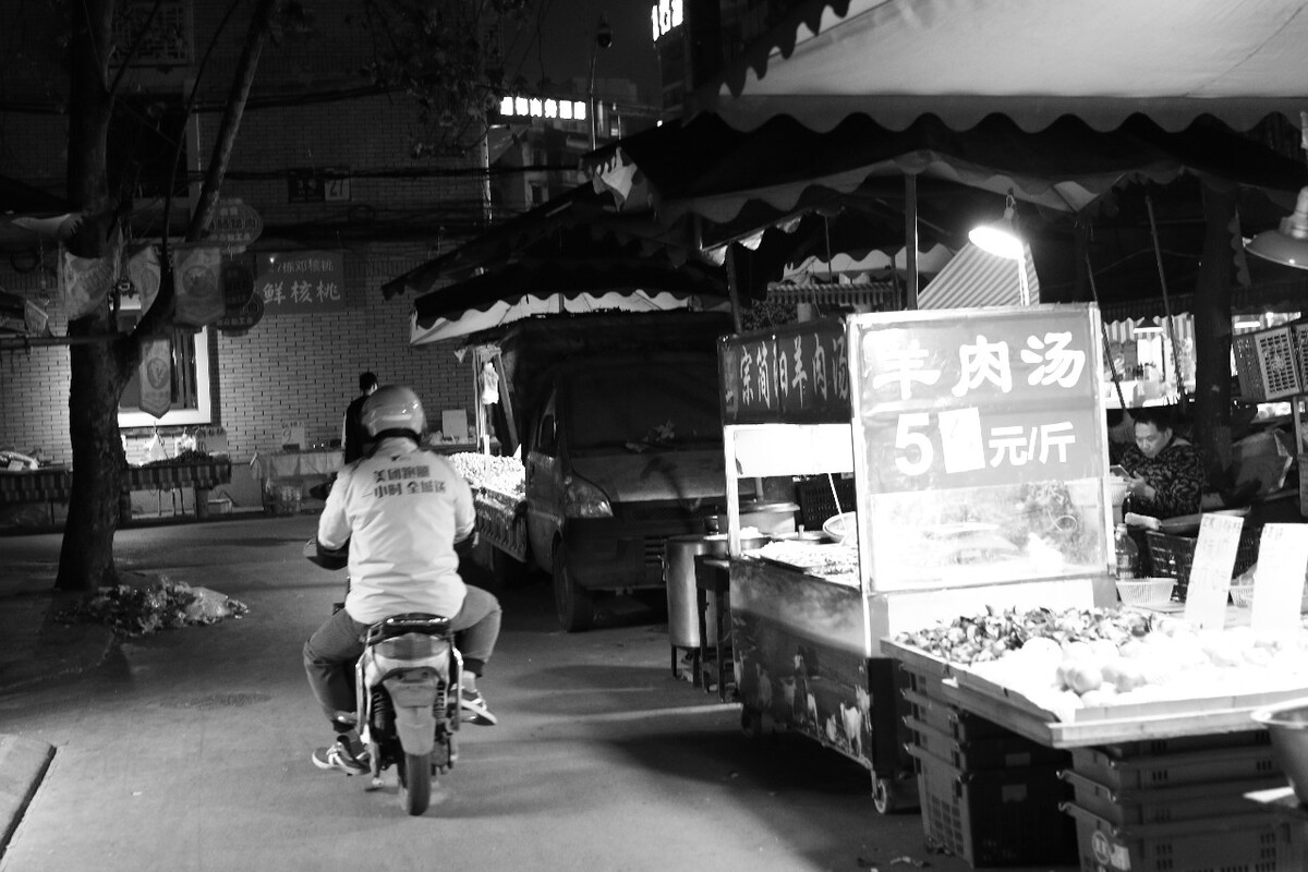 夜市上的＂羊肉汤＂