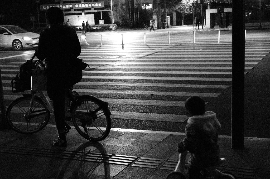 亦步亦趋