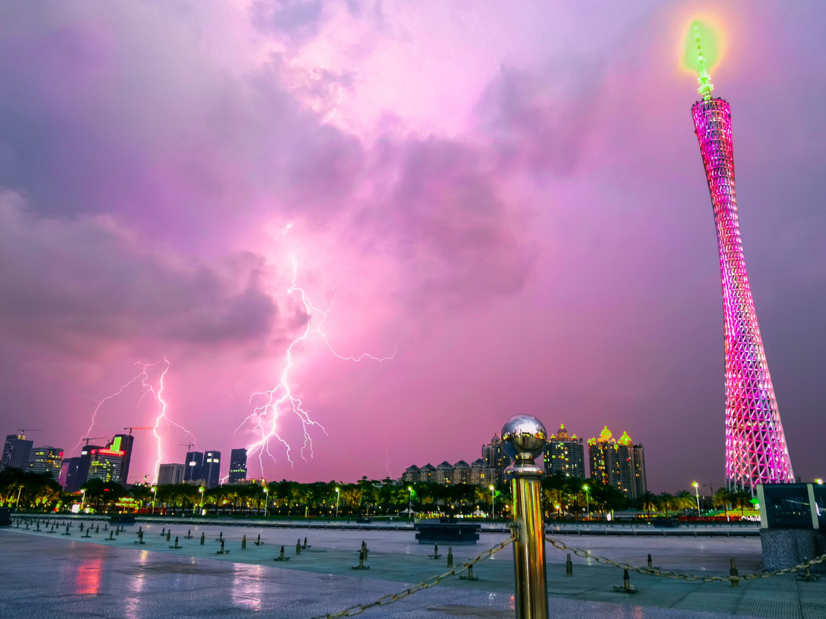 天空动了少女心送你一道粉色闪电73