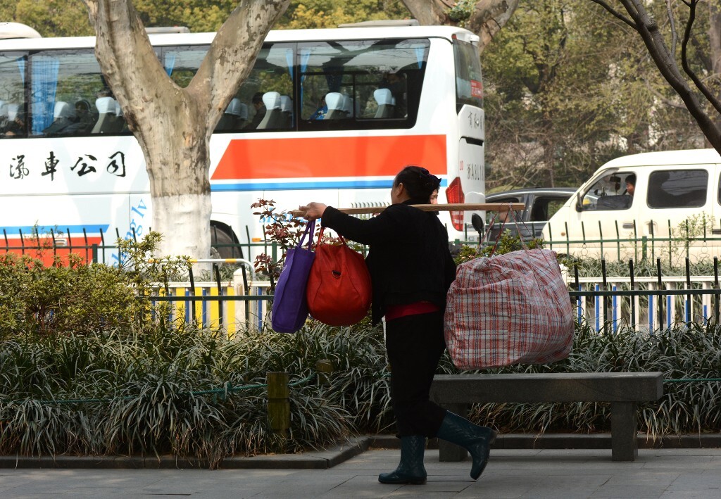 进城一城市化建设依靠他们