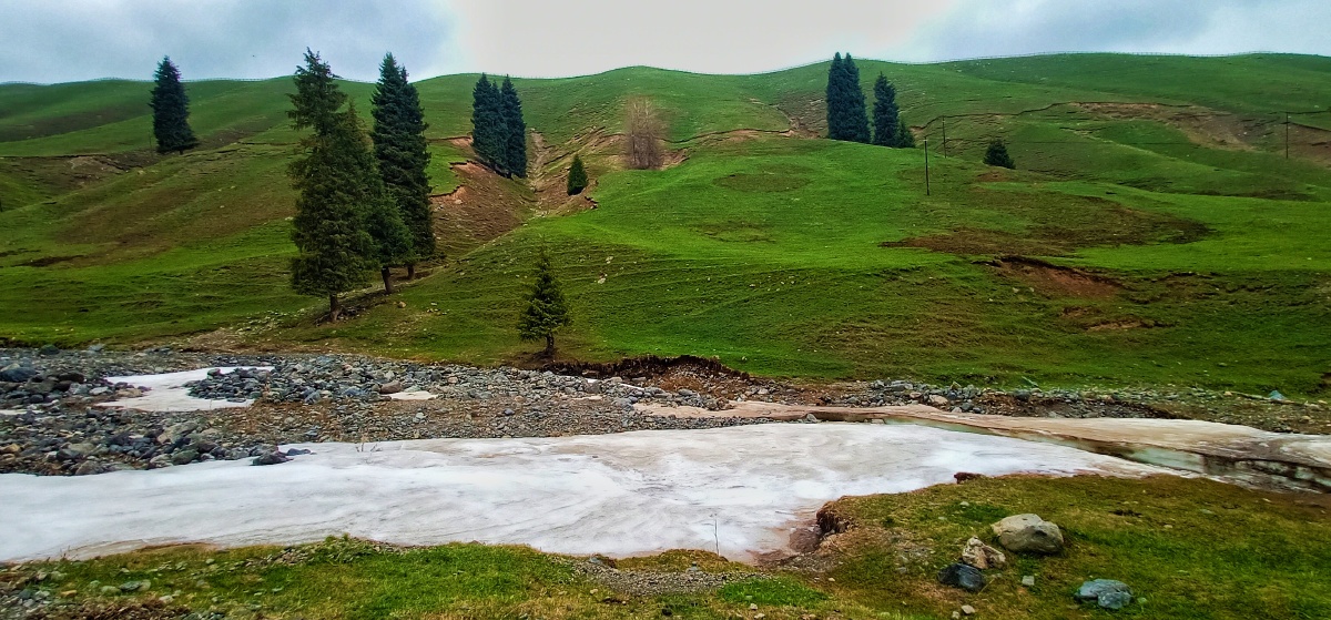 乌鲁木齐白杨沟风景区景色